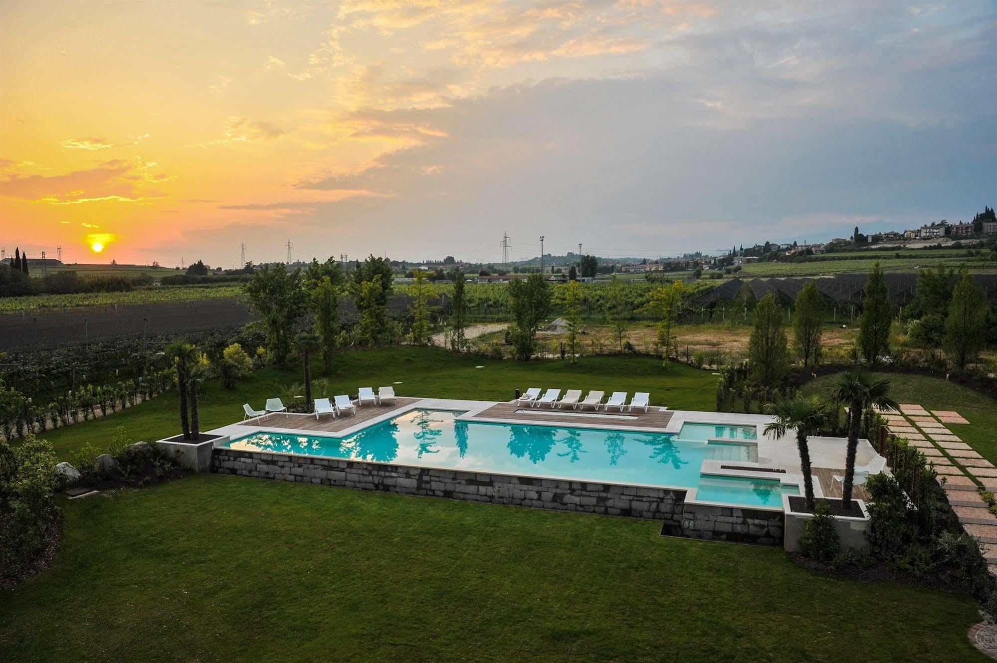 Belvivere Suites Sona Buitenkant foto